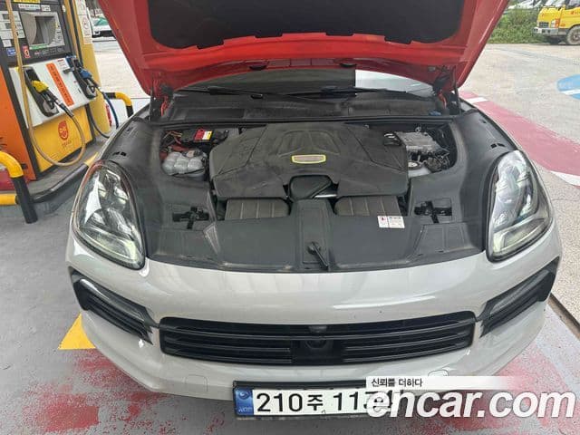 Porsche Cayenne 2020 — фото 18 из 20