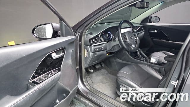 Kia Niro 2020 — Şəkil 30/30
