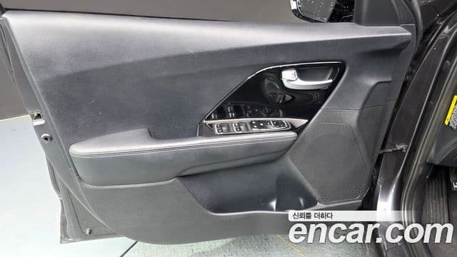 Kia Niro 2020 — Şəkil 26/30