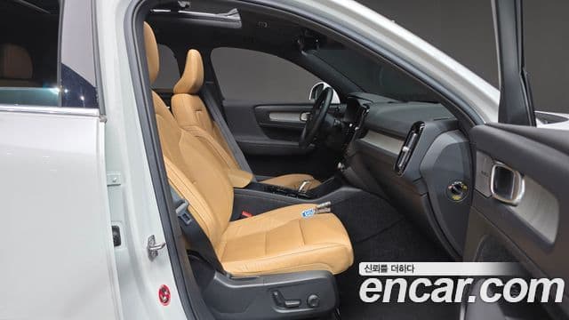 Volvo XC40 2021 — Şəkil 16/20