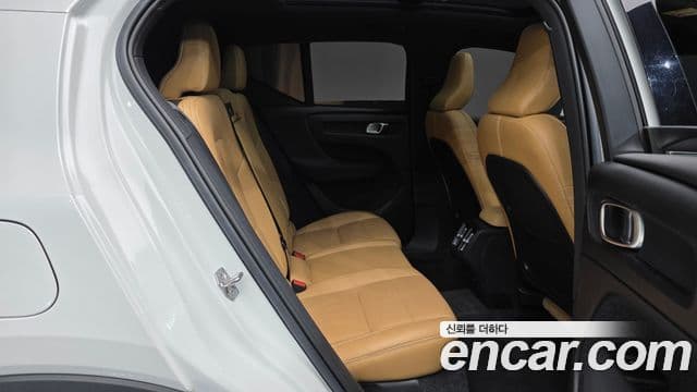 Volvo XC40 2021 — Şəkil 19/20