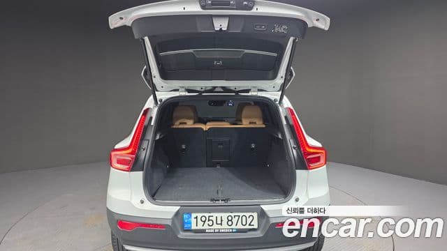 Volvo XC40 2021 — Şəkil 8/20