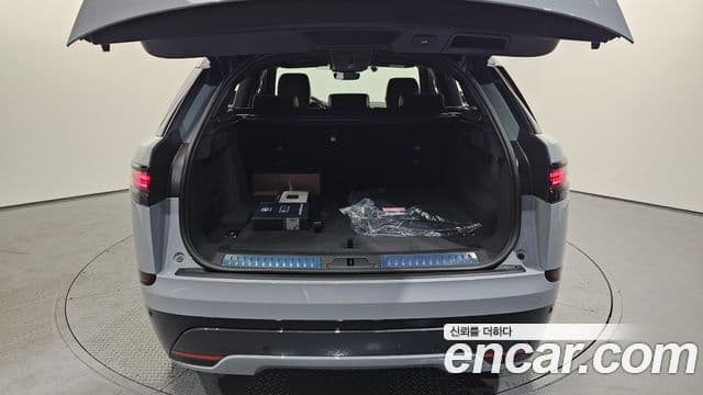 Land Rover Range Rover Velar 2026 — Фото 10/20