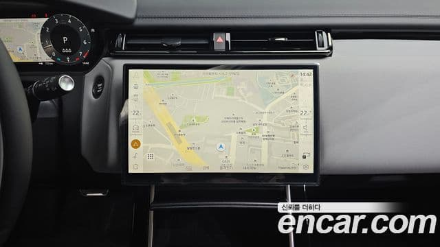 Land Rover Range Rover Velar 2026 — Фото 14/20