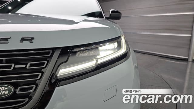 Land Rover Range Rover Velar 2026 — Фото 17/20