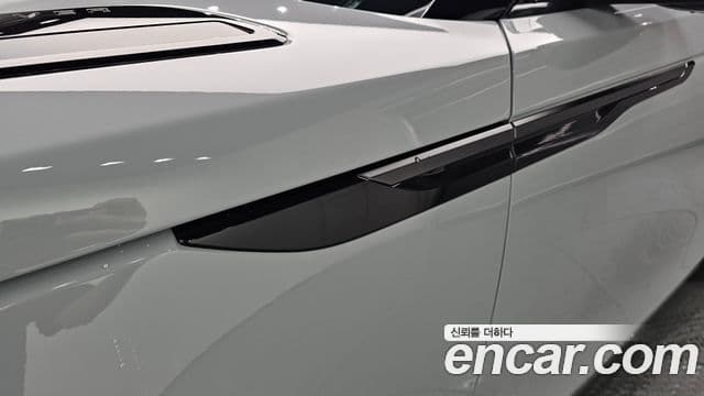 Land Rover Range Rover Velar 2026 — Фото 20/20