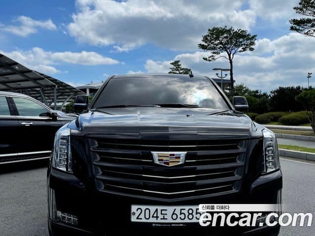 Cadillac Escalade 2019 — Photo 2/17