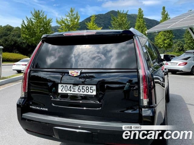 Cadillac Escalade 2019 — Photo 6/17