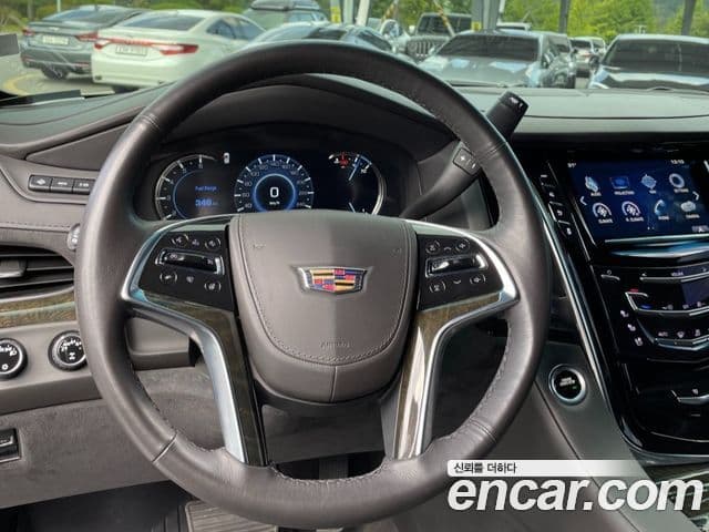 Cadillac Escalade 2019 — Photo 15/17
