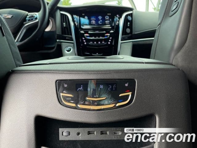Cadillac Escalade 2019 — Photo 17/17