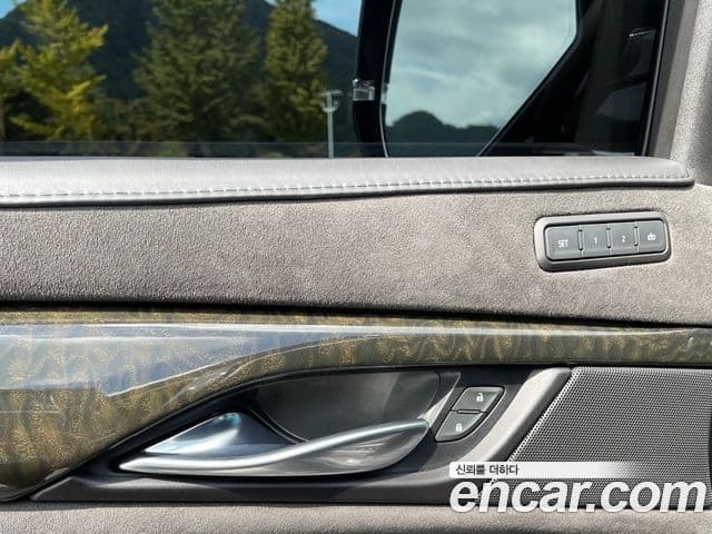 Cadillac Escalade 2019 — ფოტო 12/17