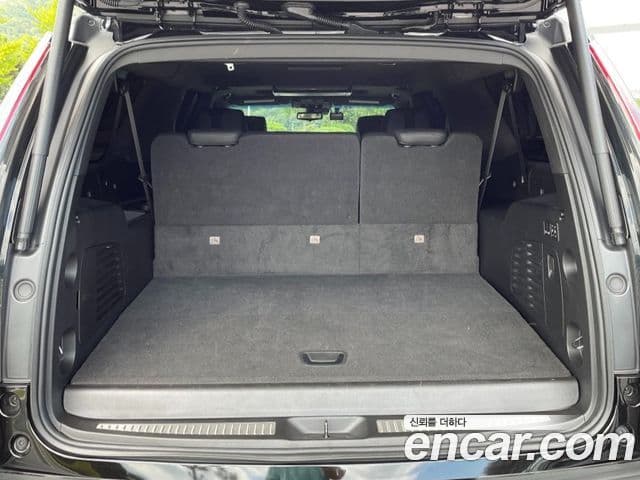 Cadillac Escalade 2019 — ფოტო 17/17