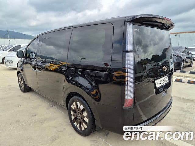 Hyundai Staria 2023 — ფოტო 2/15