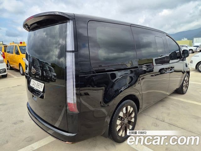 Hyundai Staria 2023 — ფოტო 4/15