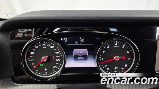 Mercedes-Benz E-Class 2019 — Şəkil 8/20
