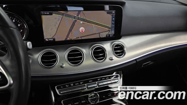 Mercedes-Benz E-Class 2019 — Şəkil 13/20