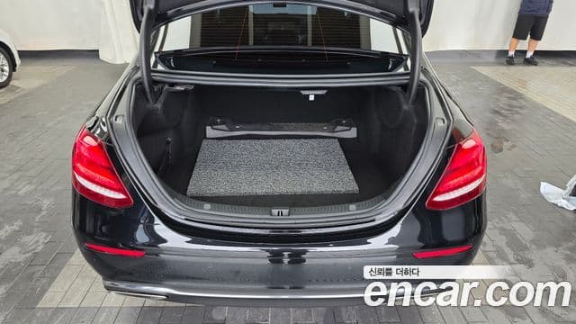 Mercedes-Benz E-Class 2019 — Şəkil 20/20