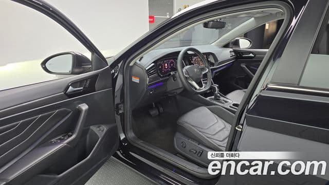 Volkswagen Jetta 2023 — Şəkil 10/20