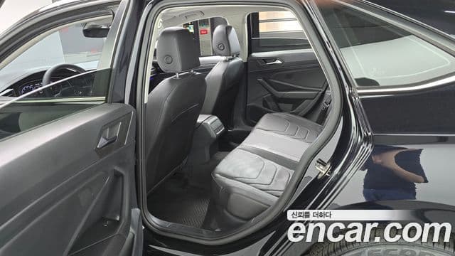 Volkswagen Jetta 2023 — Şəkil 11/20