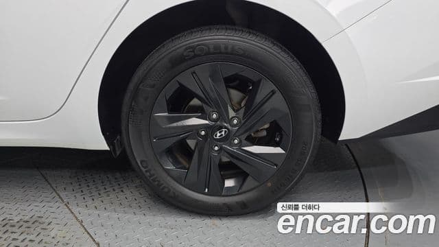Hyundai The New Avante Hybrid 2023 — Photo 17/30