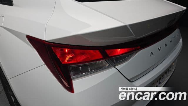 Hyundai The New Avante Hybrid 2023 — Photo 18/30