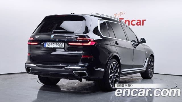 BMW X7 2024 — Фото 1/20