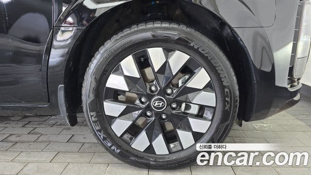 Hyundai Staria 2024 — Photo 13/37