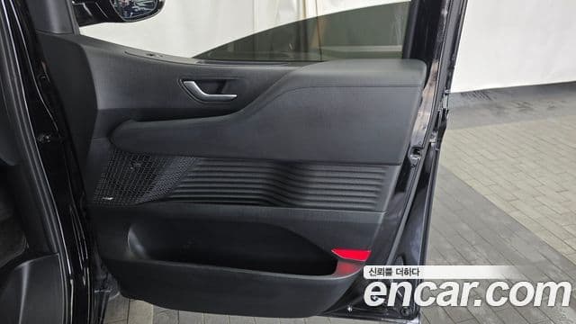 Hyundai Staria 2024 — Photo 32/37