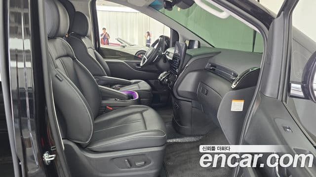 Hyundai Staria 2024 — Photo 33/37