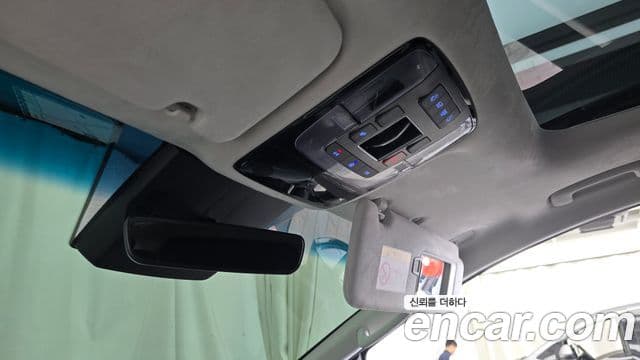 Hyundai Staria 2024 — Photo 8/37