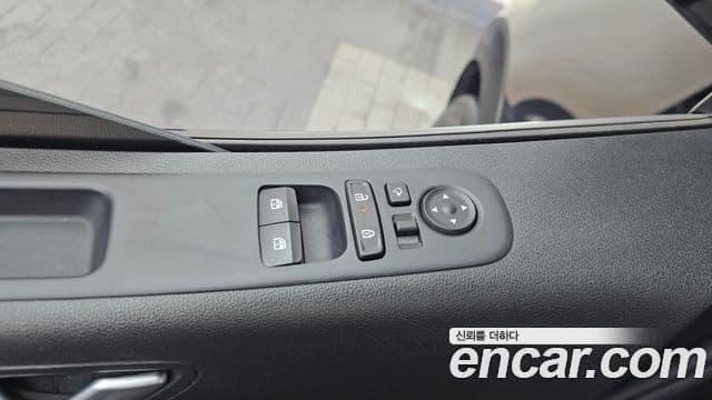 Hyundai Staria 2024 — Photo 17/37
