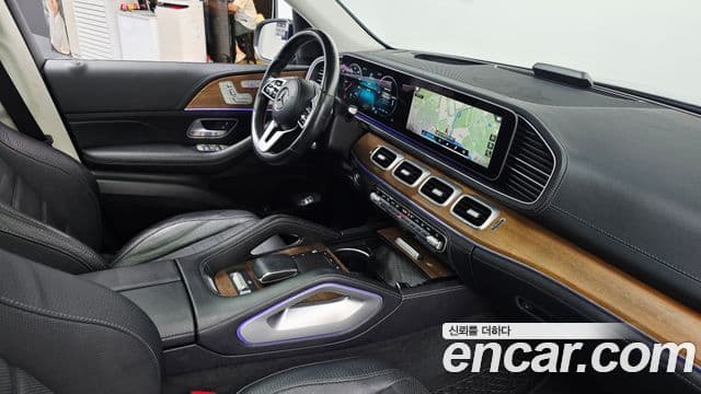 Mercedes-Benz GLE-Class 2021 — ფოტო 18/20