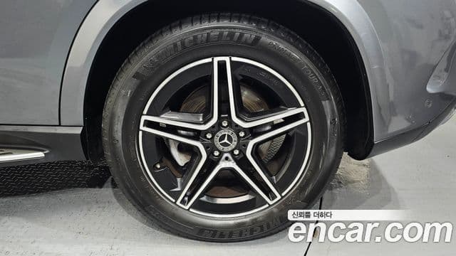 Mercedes-Benz GLE-Class 2021 — Photo 6/35