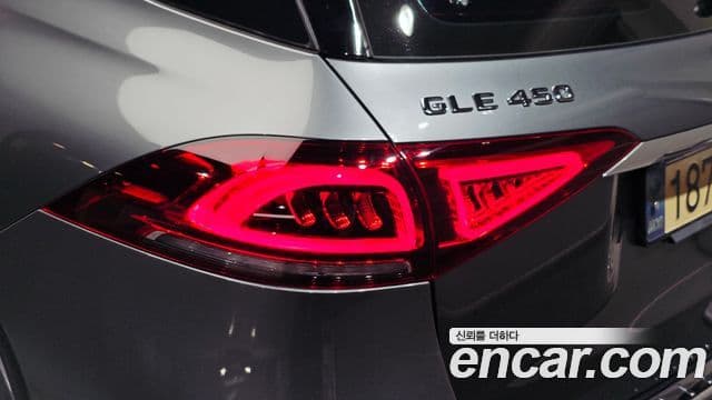 Mercedes-Benz GLE-Class 2021 — Photo 20/35