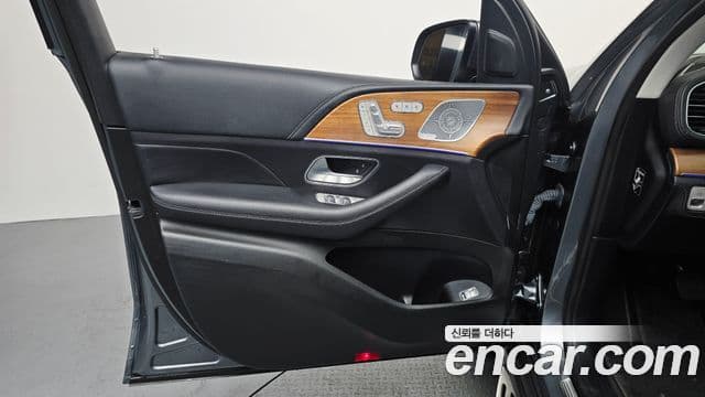 Mercedes-Benz GLE-Class 2021 — Photo 1/35