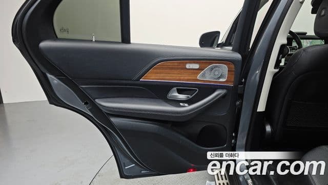 Mercedes-Benz GLE-Class 2021 — Photo 27/35