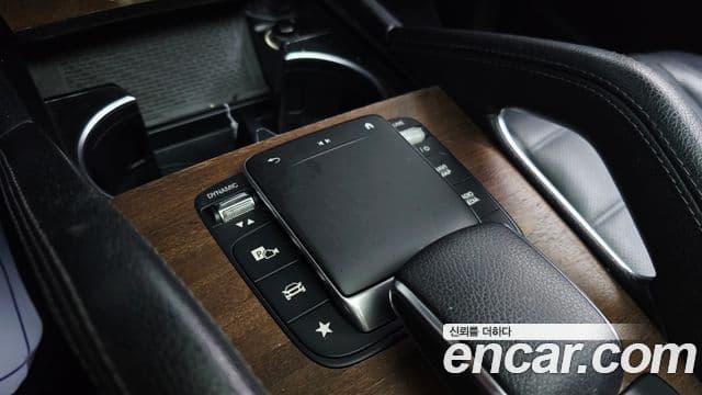 Mercedes-Benz GLE-Class 2021 — Photo 4/35