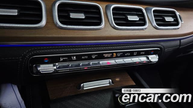 Mercedes-Benz GLE-Class 2021 — Photo 7/35