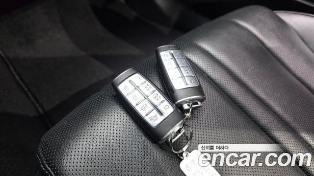 Genesis Electrified G80 2022 — ფოტო 17/20