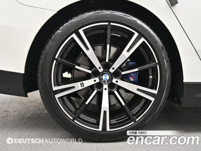 BMW 5 Series 2025 — Photo 7/20