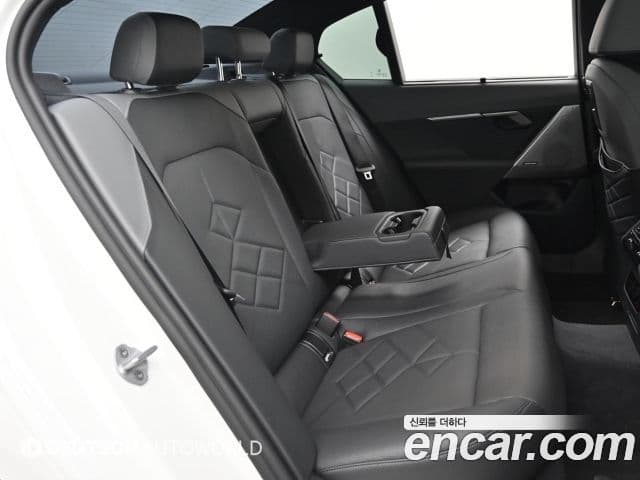 BMW 5 Series 2025 — Photo 12/20