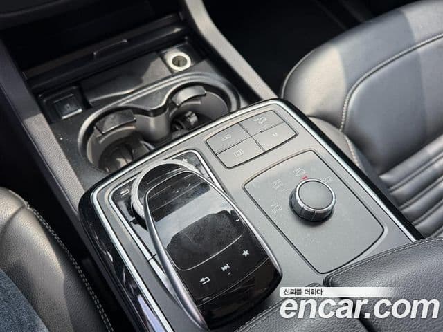 Mercedes-Benz GLE-Class 2018 — ფოტო 13/19