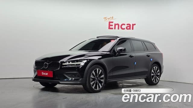 Volvo V60 Cross Country 2024 — ფოტო 1/20