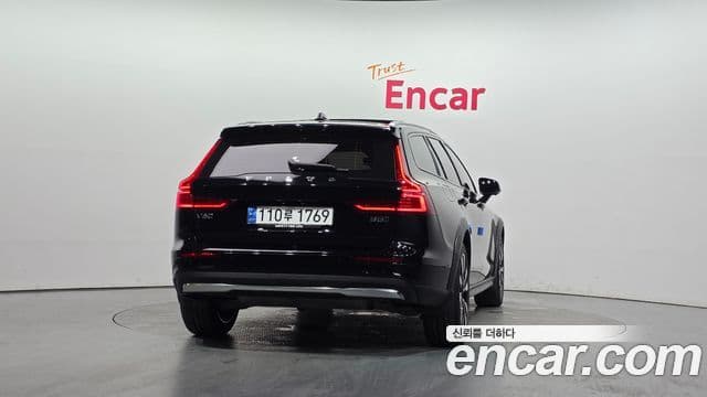 Volvo V60 Cross Country 2024 — ფოტო 4/20