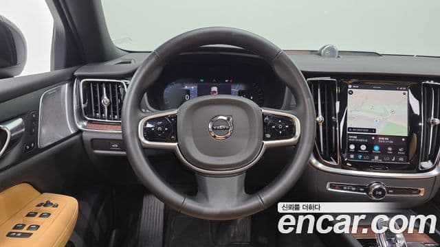 Volvo V60 Cross Country 2024 — ფოტო 14/20