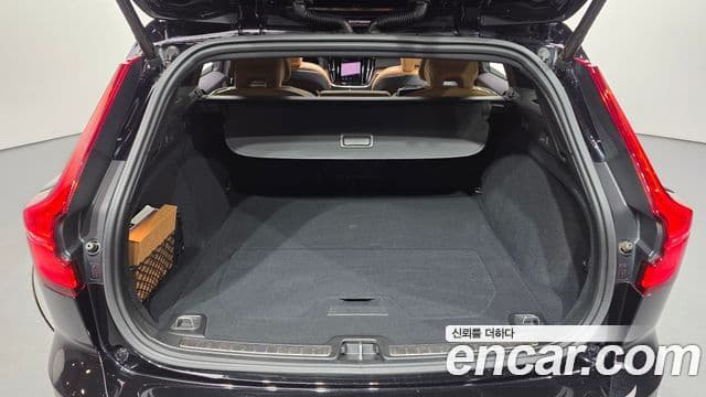 Volvo V60 Cross Country 2024 — ფოტო 18/20