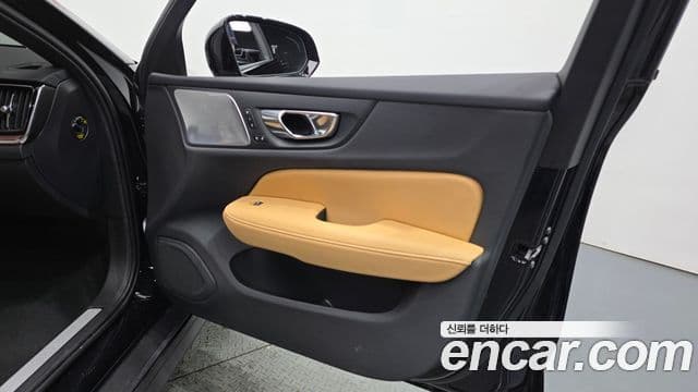 Volvo V60 Cross Country 2024 — ფოტო 26/35
