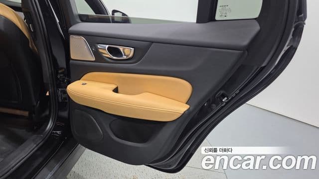 Volvo V60 Cross Country 2024 — ფოტო 20/35