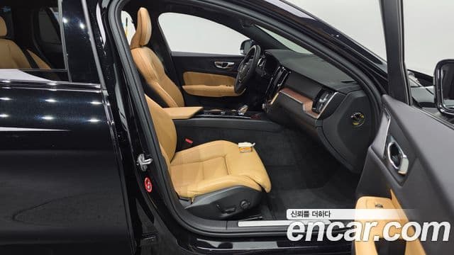 Volvo V60 Cross Country 2024 — ფოტო 34/35