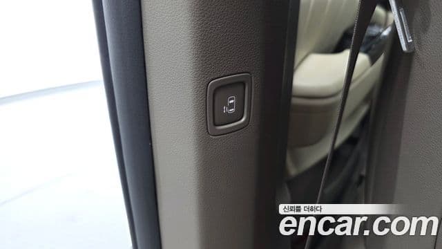 Kia Carnival 2021 — Şəkil 26/31